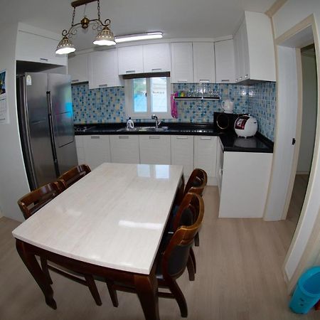 Geoje Blueberry Pension מראה חיצוני תמונה