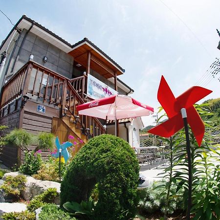 Geoje Blueberry Pension מראה חיצוני תמונה