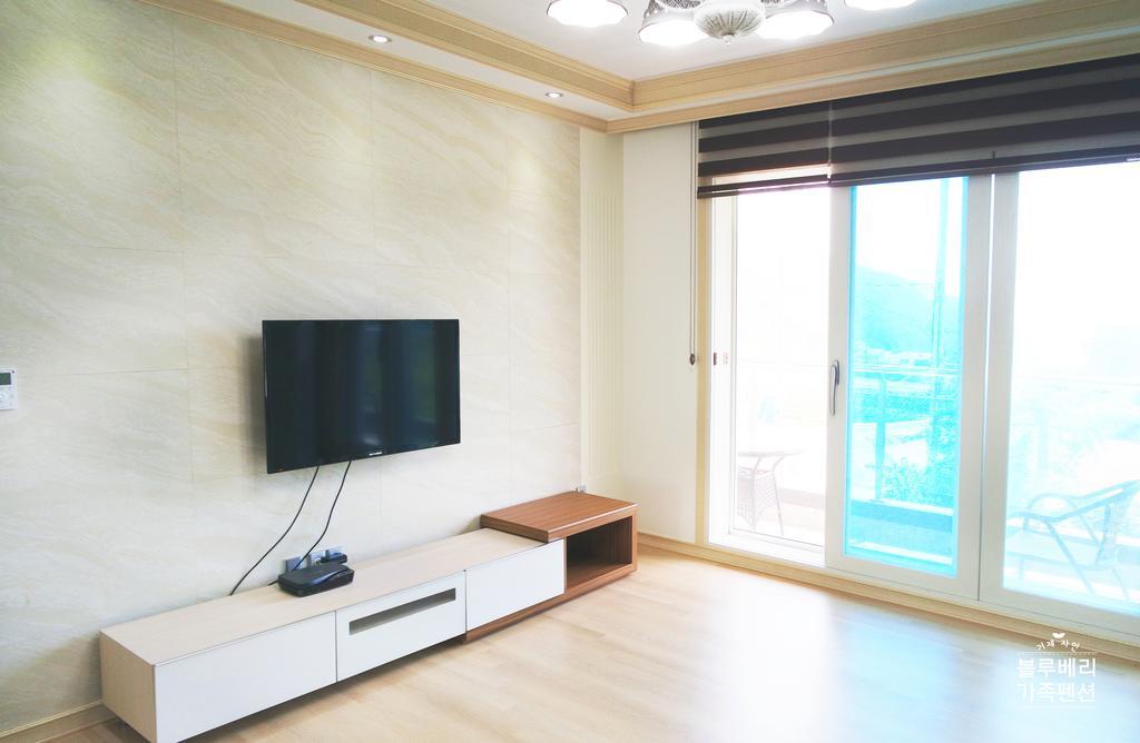 Geoje Blueberry Pension מראה חיצוני תמונה