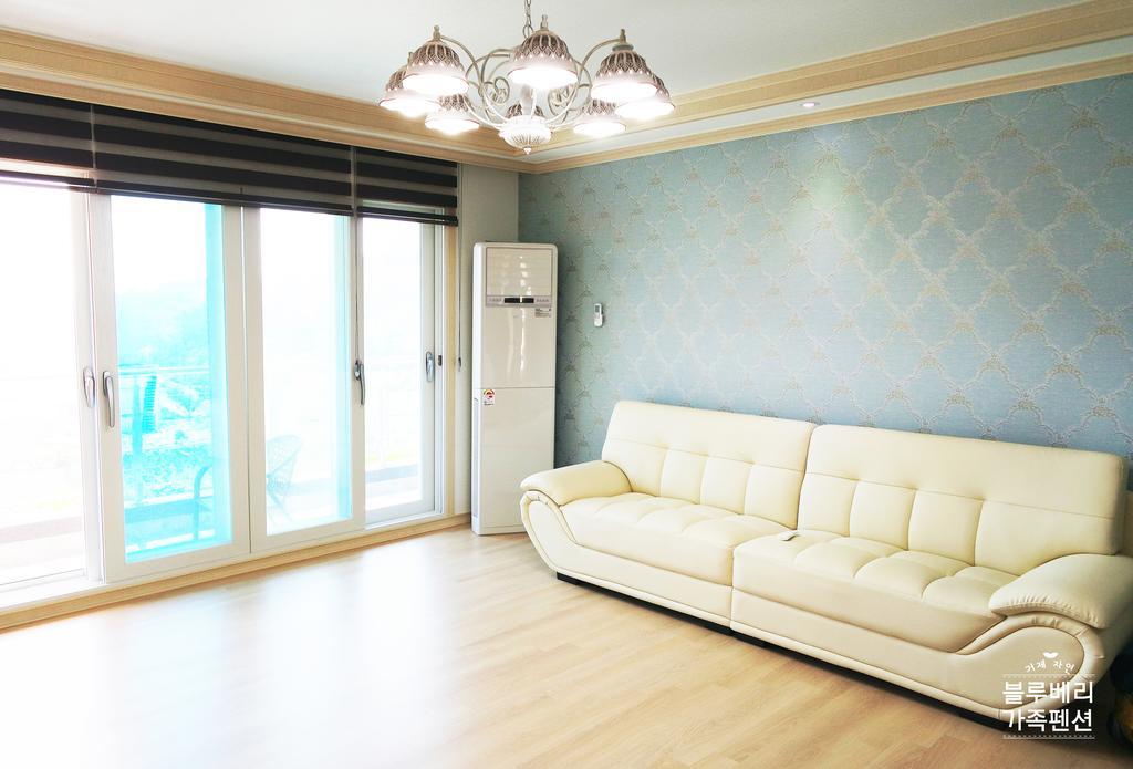 Geoje Blueberry Pension מראה חיצוני תמונה