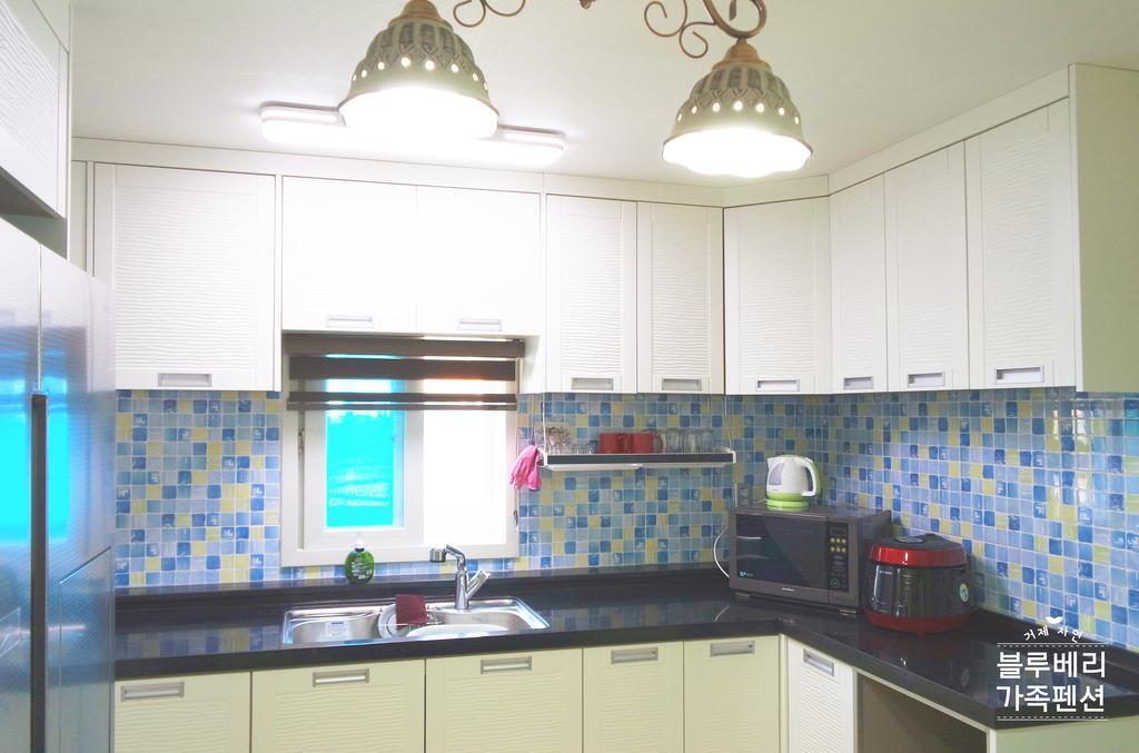 Geoje Blueberry Pension מראה חיצוני תמונה