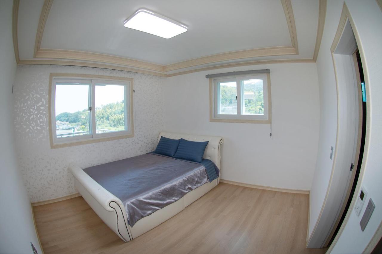 Geoje Blueberry Pension מראה חיצוני תמונה