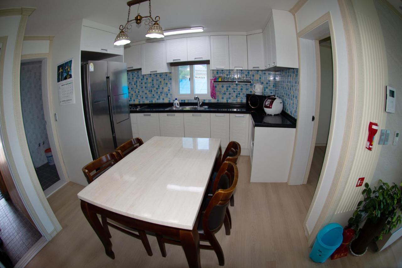 Geoje Blueberry Pension מראה חיצוני תמונה