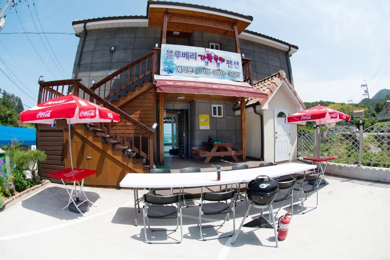 Geoje Blueberry Pension מראה חיצוני תמונה