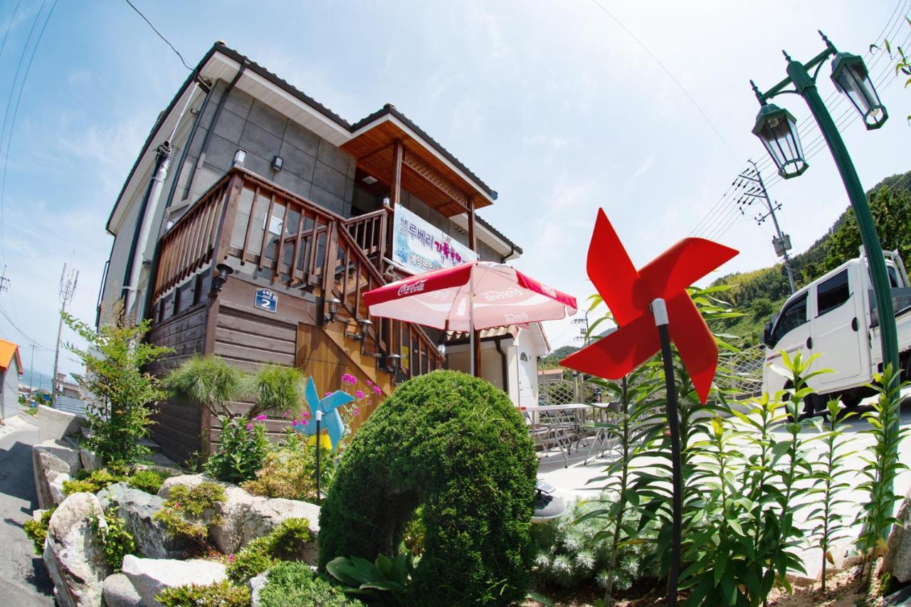 Geoje Blueberry Pension מראה חיצוני תמונה